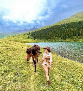 Vietnamese Tiktoker Embarks on 3-Year Long Roadtrip through China