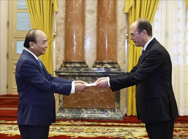 President Nguyen Xuan Phuc and Ambassador of Luxembourg Patrick Hemmer (R). Photo: VNA