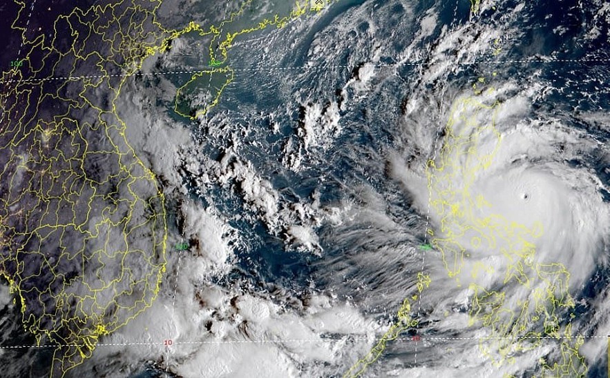 Restaurants, Hotels in Da Nang Serve the Poor for Free to Avoid the Storm