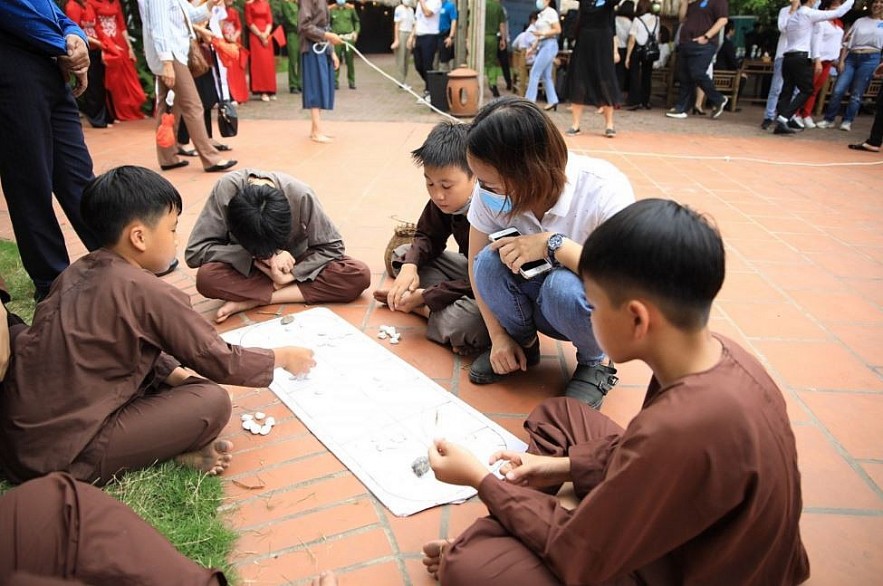 Friendship Journey - Introducing Vietnamese Culture to International Friends