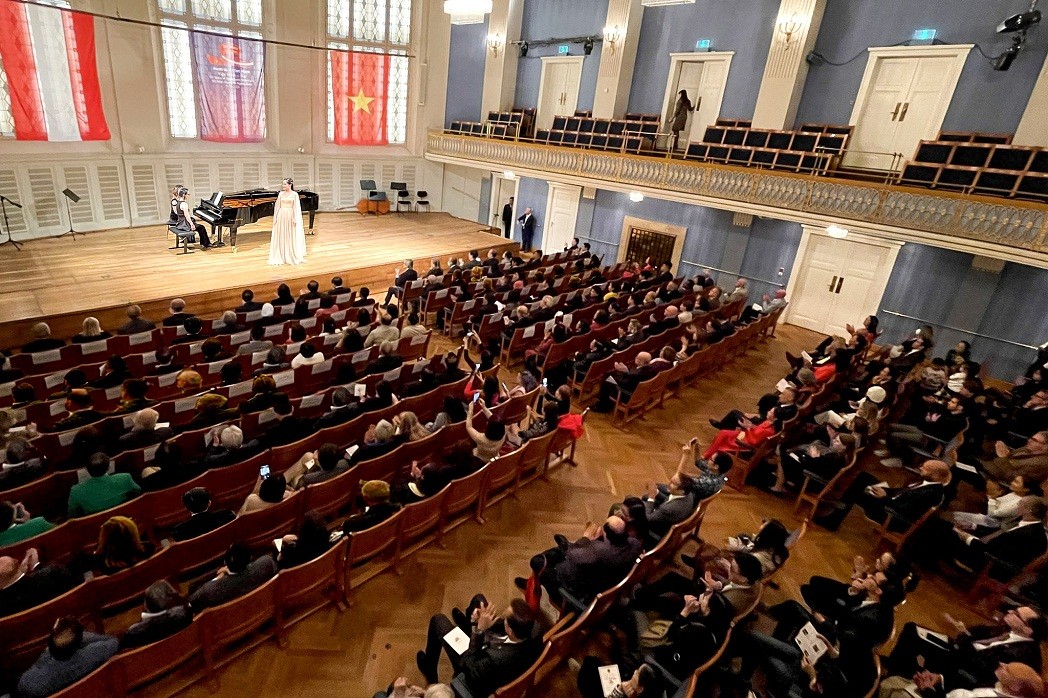 FM Bui Thanh Son Conludes Visit to Austria