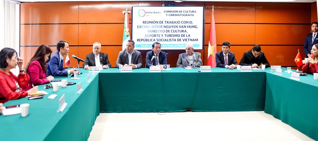 Minister Nguyen Van Hung had a working session with the head of the culture and cinematography committee of Mexican Chamber of Deputies, Carlos Francisco Ortiz Tejeda.