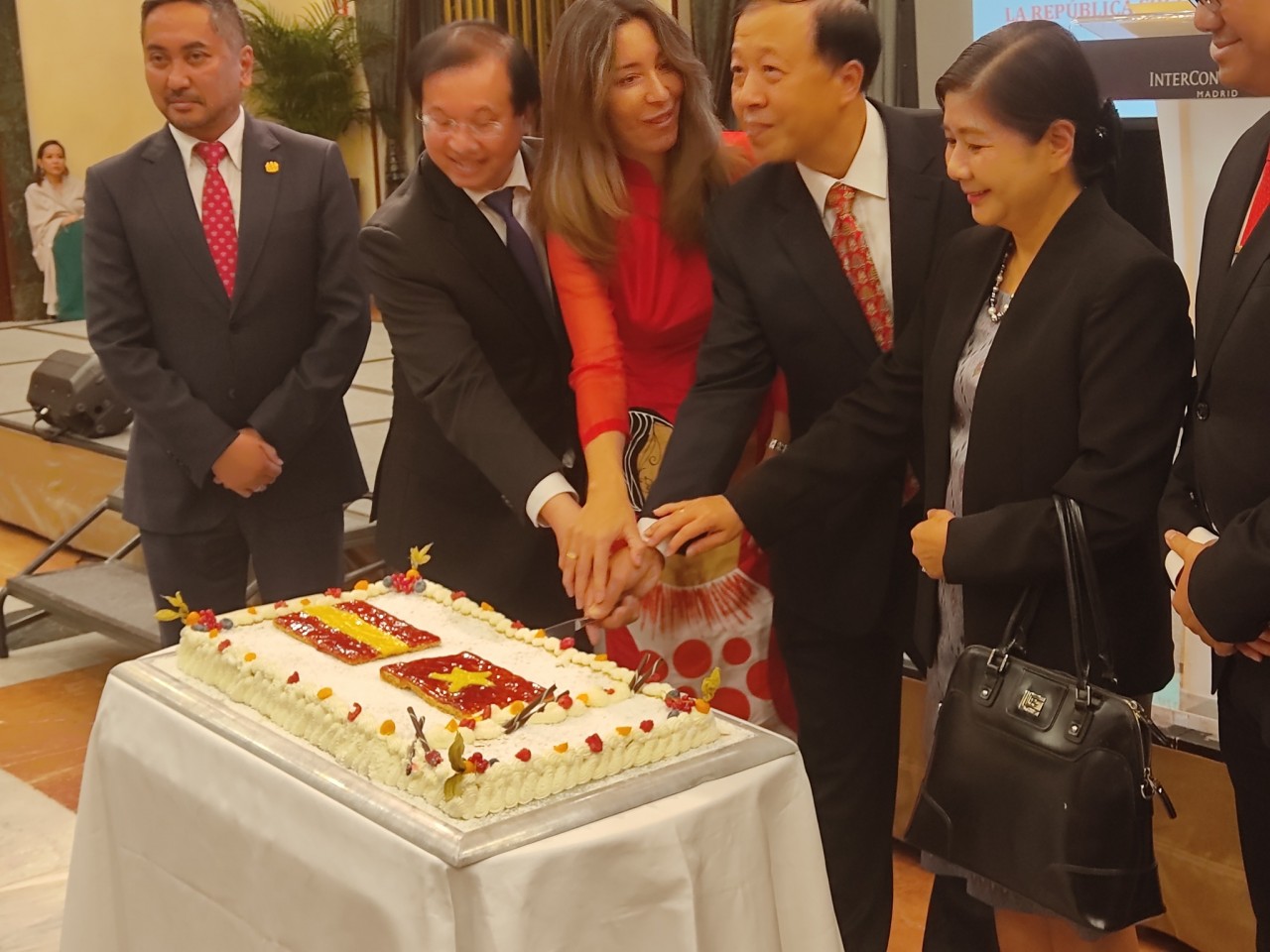 Vietnam-Spain Continue to Strengthen Partnership and Cooperation