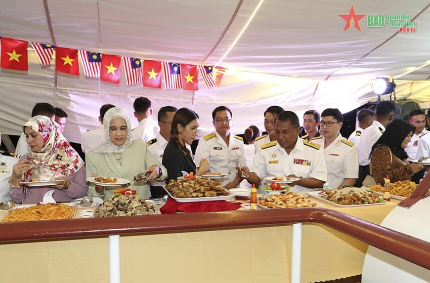 Vietnamese Navy Ship Arrives at Home Port, Concluding Malaysian Visit