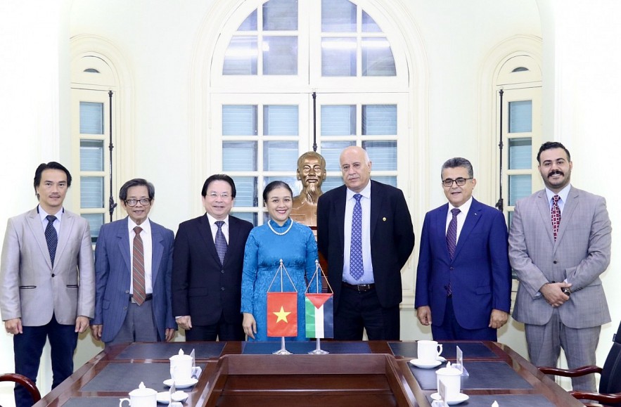 VUFO President Receives Secretary General of Palestinian Fatah's Central Committee