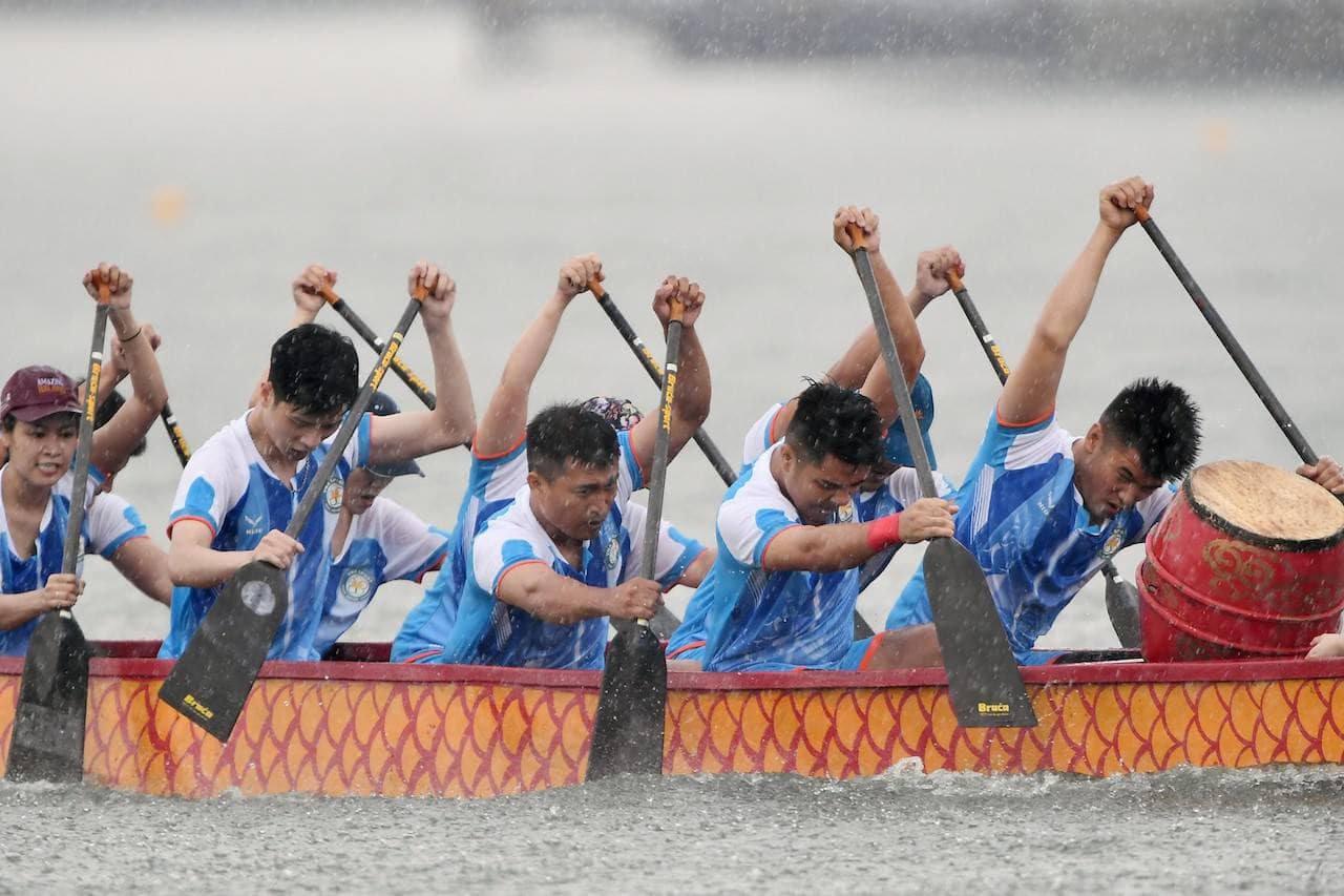 German Embassy's Team One of Winner Team of Hanoi Open Dragon Boat Racing Festival