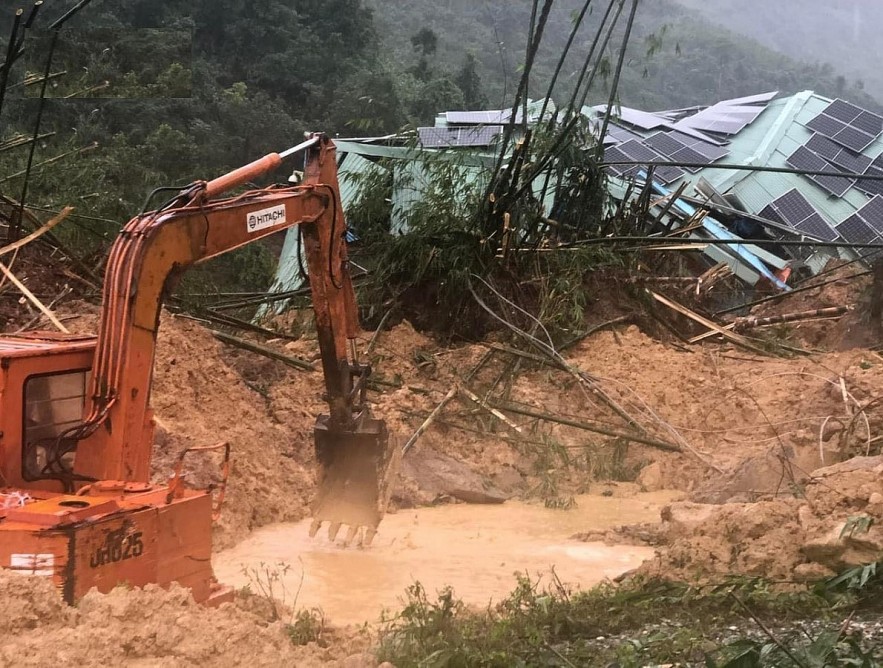 Urgent search for missing workers