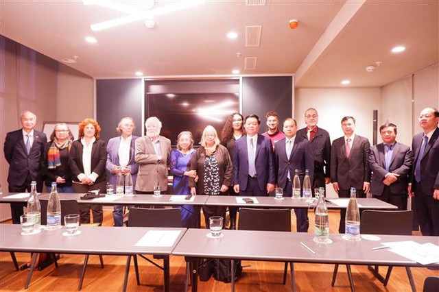 Meeting Anjuska Weil, Honorary President of the Swiss Party of Labour and President of the Switzerland - Vietnam Friendship Association. Photo: VNA
