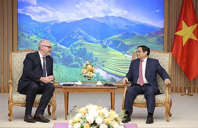 Prime Minister Phạm Minh Chính receives Assistant Minister for Trade and Assistant Minister for Manufacturing of Australia Senator Tim Ayres in Hà Nội on Monday. Photo: VNA