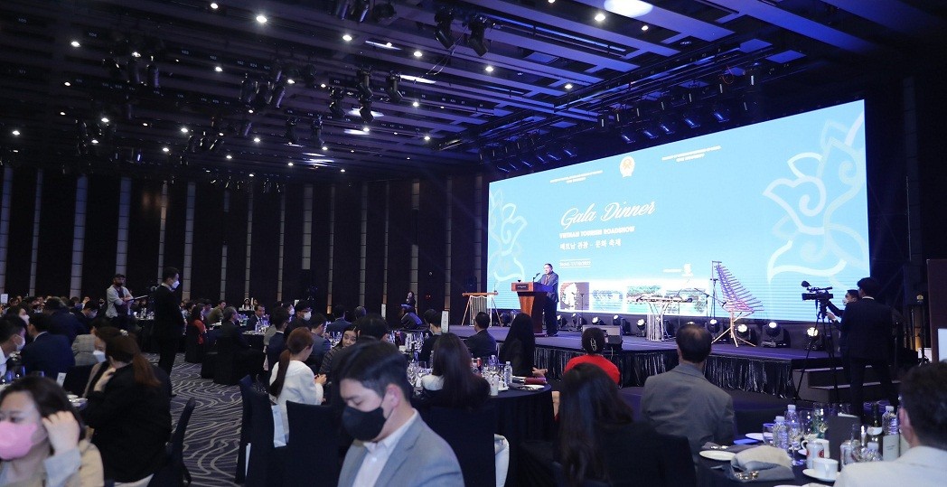 The festival also saw the presence of Vietnamese Minister of Culture, Sports and Tourism Nguyen Van Hung. 