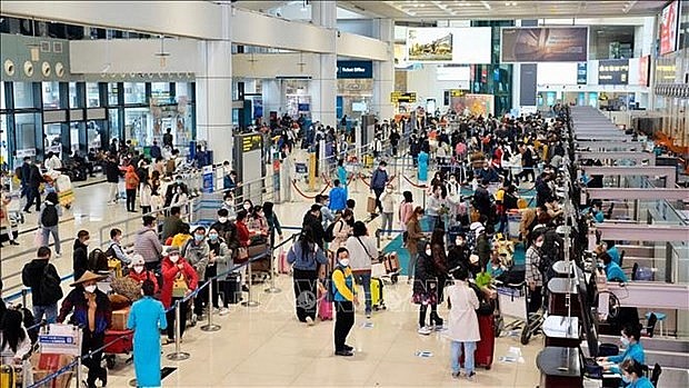 Vietnam News Today (Oct. 25): Airports Expected to Serve 100 mln Passengers in 2022