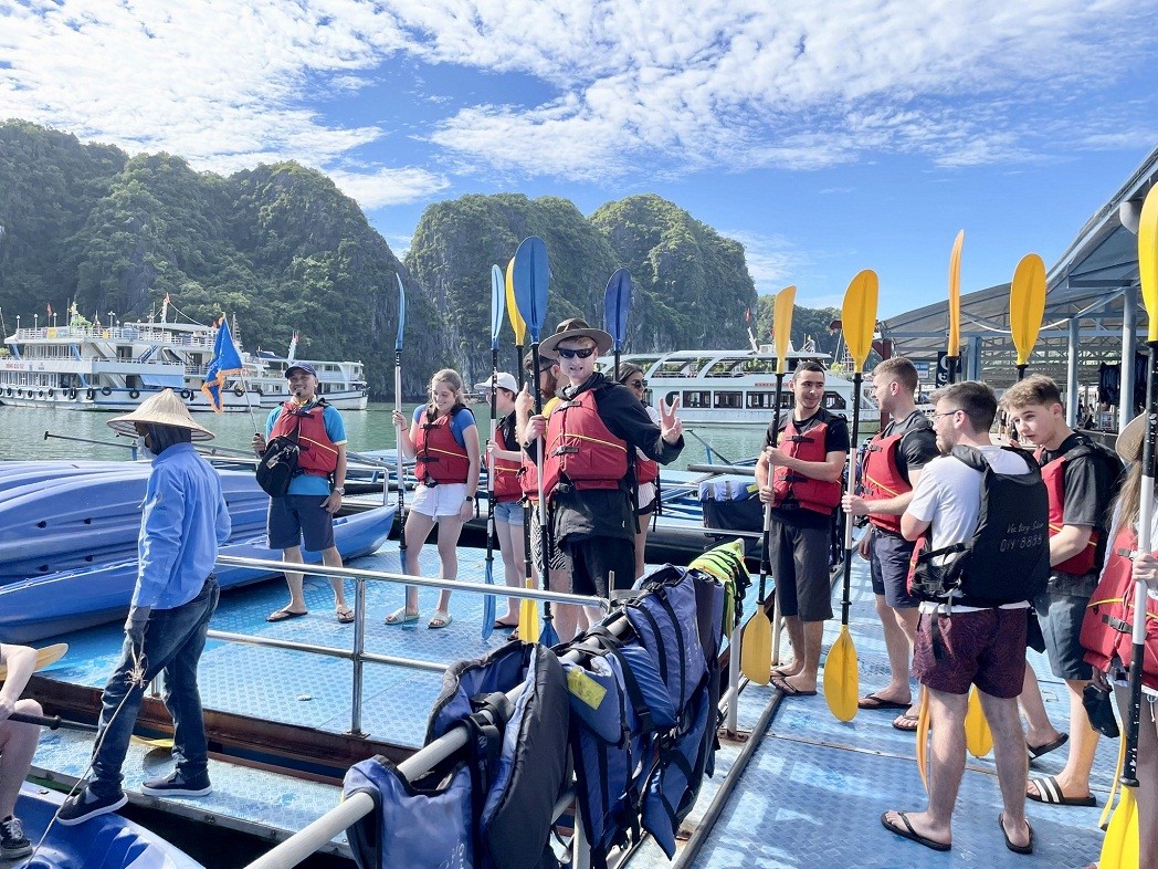Visiting Ha Long Bay. Source: Saigontourist Travel (Hà Nội)