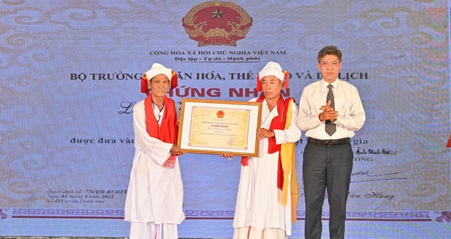 Cham people In Binh Thuan Province Celebrate Kate Festival