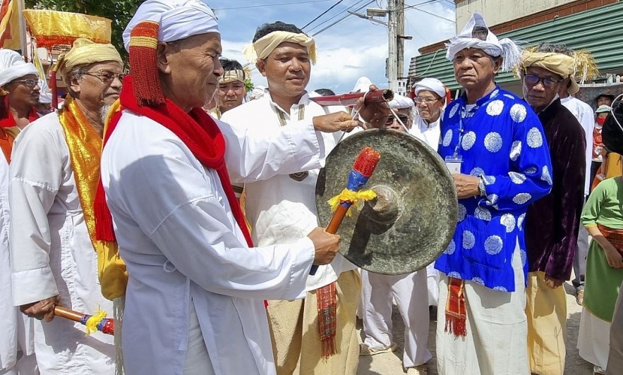 Cham people In Binh Thuan Province Celebrate Kate Festival