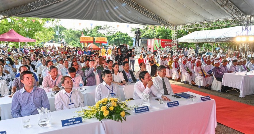 Cham people In Binh Thuan Province Celebrate Kate Festival