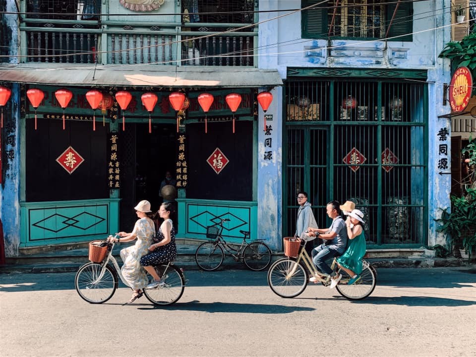 Tourist Cities in Short Distances for Travelers with Limited Time Tourist Cities in Short Distances for Travelers with Limited Time
