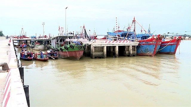 Ships take shelter in the central province of Nghe An. Photo: VNA