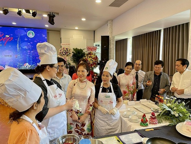 Foreign Representatives Join Cooking Event to Promote Culture Through Food