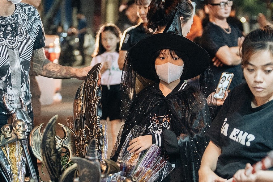 Ghost in Culture: Western Halloween vs Vietnamese Month of Ghosts
