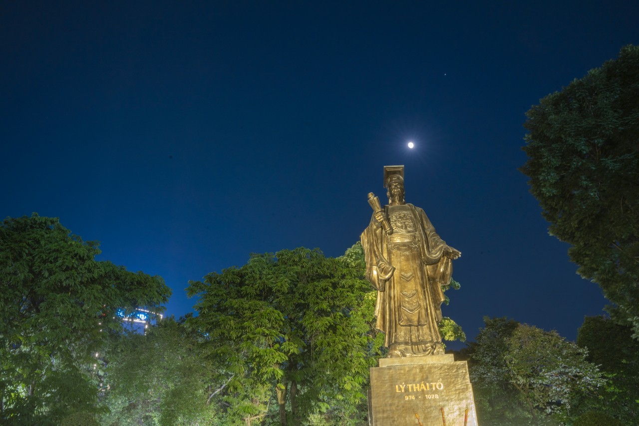 Falling in Love with Moments of Peaceful and Poetic Hanoi Peaceful Moments Throughout Tranquil Hanoi