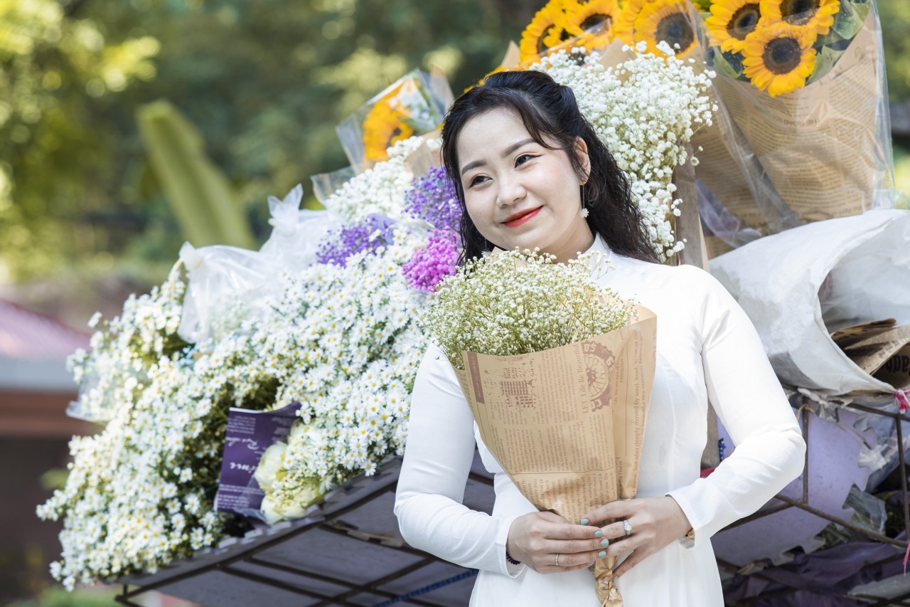Falling in Love with Moments of Peaceful and Poetic Hanoi Peaceful Moments Throughout Tranquil Hanoi