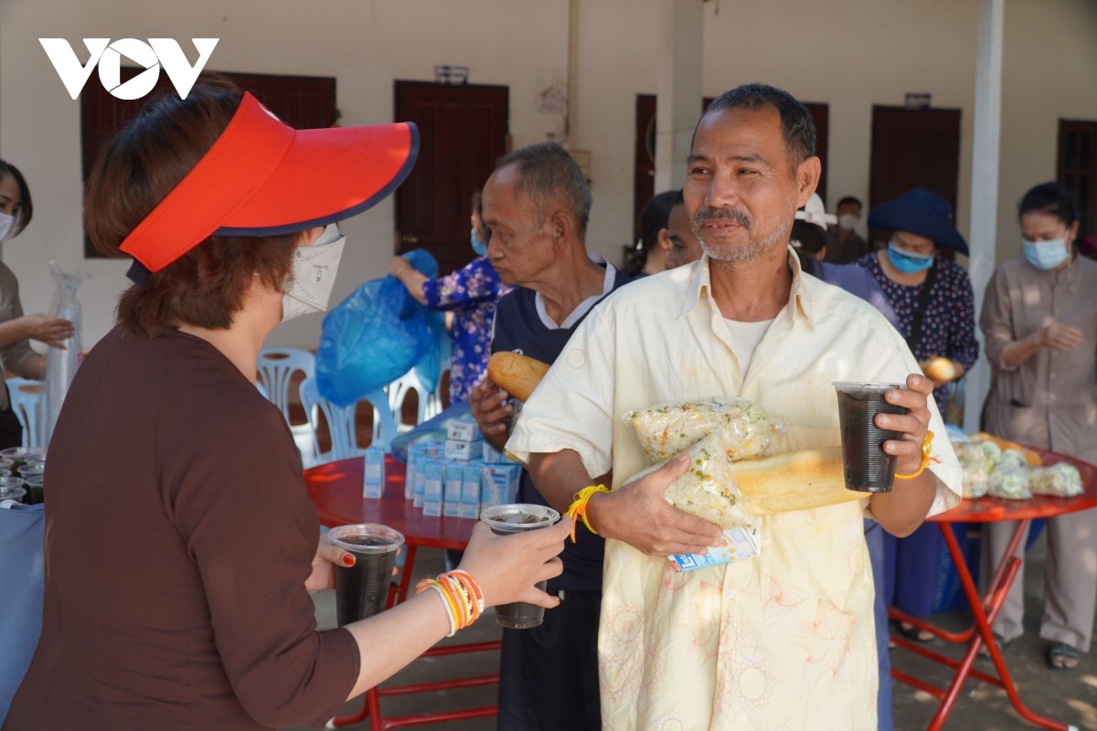 Vietnamese Buddhists in Laos Uphold the Tradition of Love