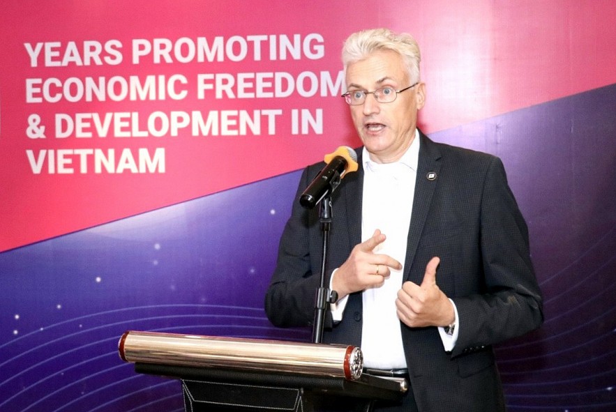 Andreas Stoffers, Country Director of FNF in Vietnam speaking at FNF's 10th Anniversary Celebration in Vietnam.  (Photo: Thu Ha)