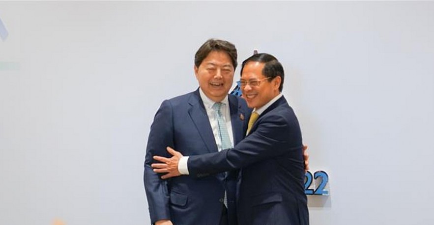 Vietnamese Foreign Minister Meets with Top Diplomats of US, Japan