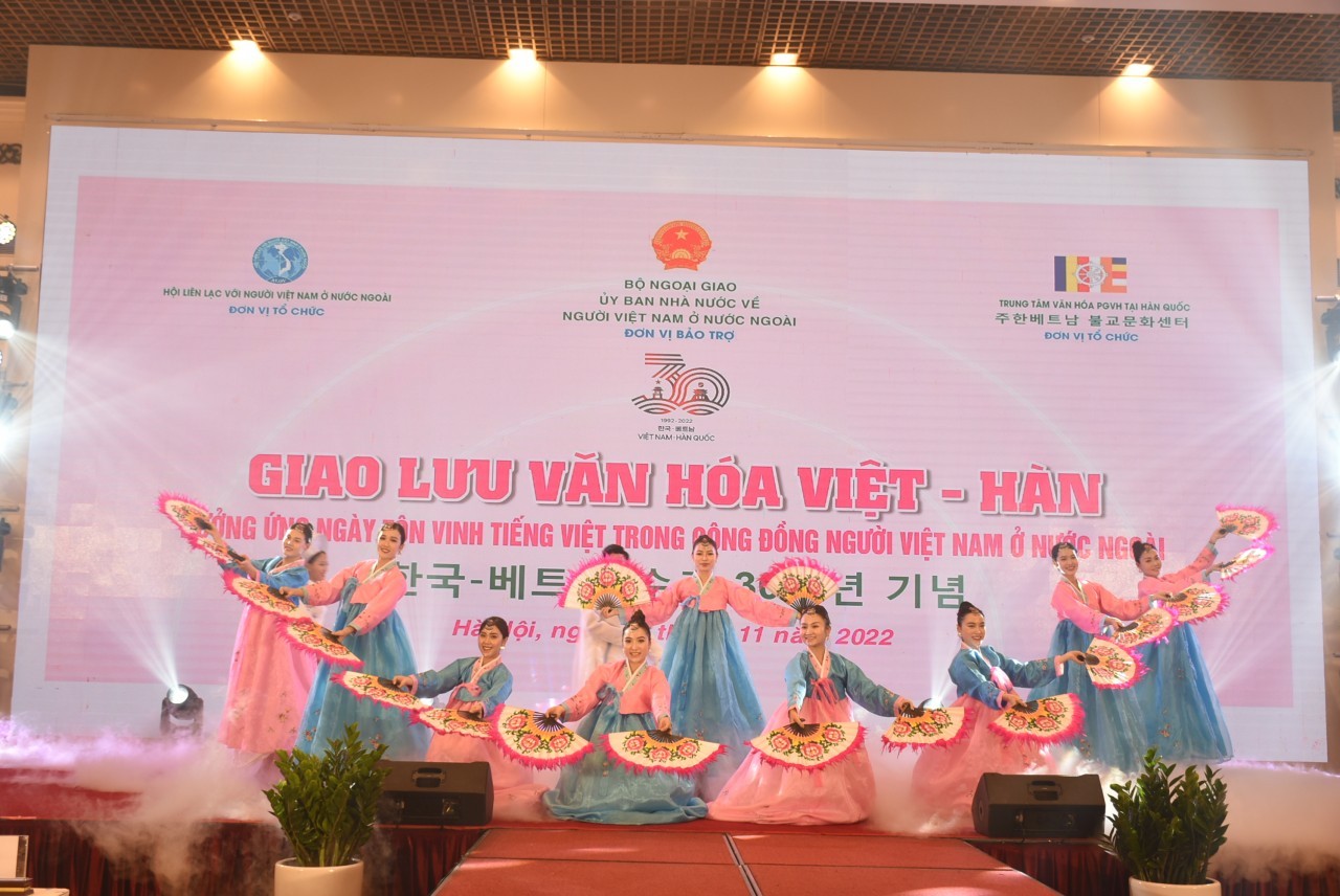 Art performances at the event.