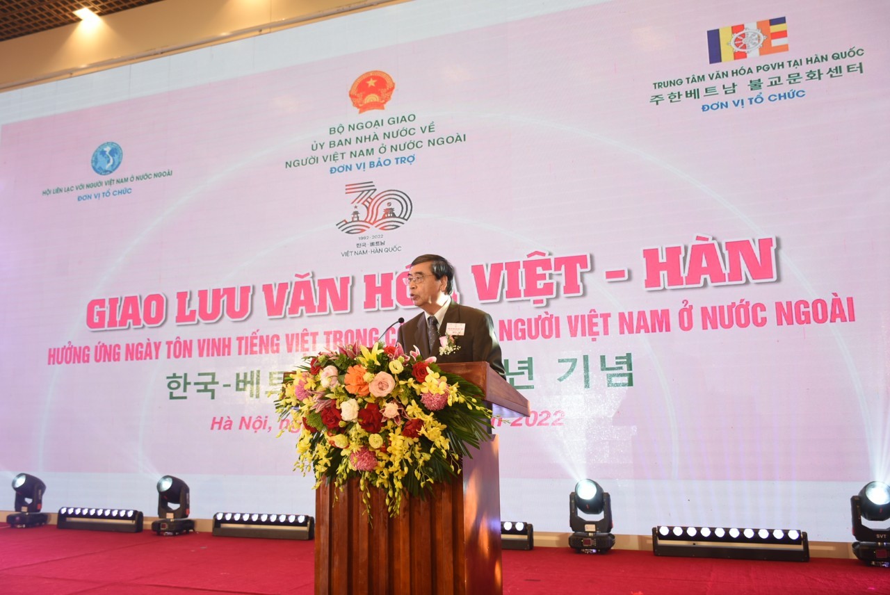 Ambassador Nguyen Phu Binh, Chairman of the ALOV spoke at the event. 