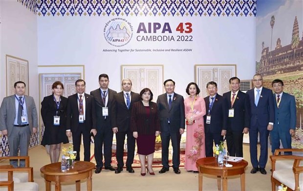 Vietnamese Top Legislator Meets Foreign Leaders on Sidelines of AIPA-43