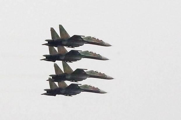 Fighter jets practice for performance at the expo. Photo: VNA