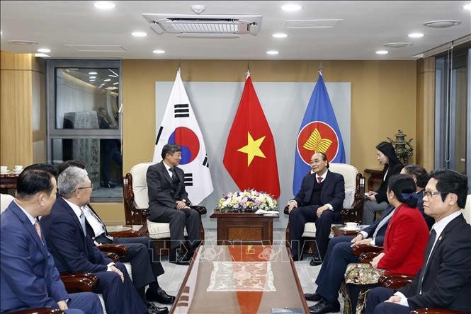 Vietnam's President Meets Friendship, Cooperation Organisations in RoK