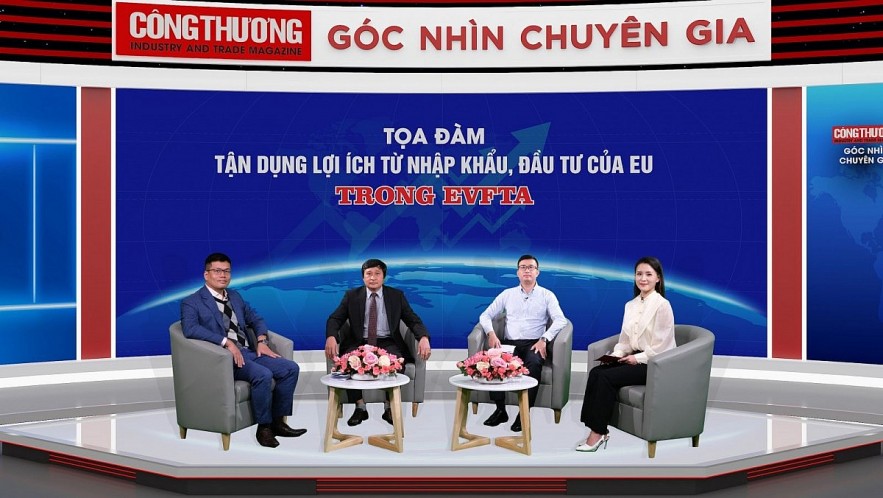 Economic experts attend the event.