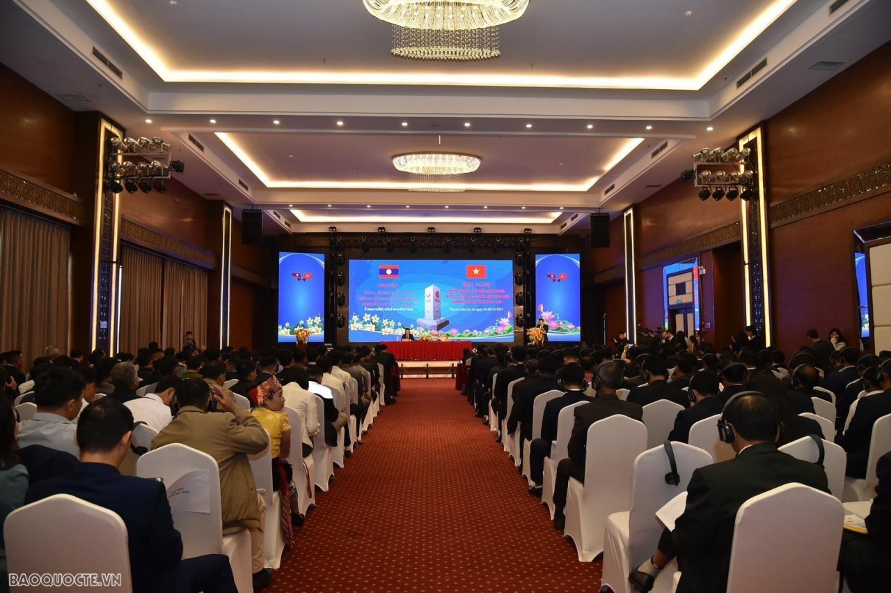Conference to disseminate knowledge on policies and laws for village chiefs of Vietnam-Laos border: overview of the event. Photo: WVR/Duiy Quang