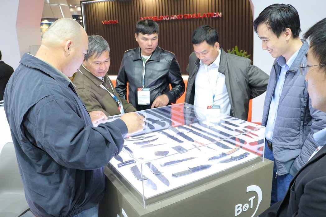 Vietnam's First International Defence Expo Underways in Hanoi