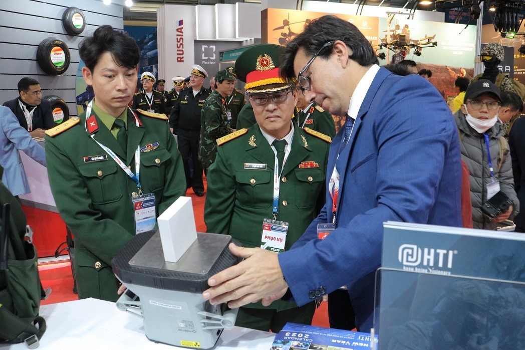 Vietnam's First International Defence Expo Underways in Hanoi
