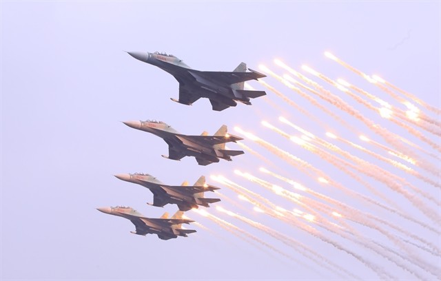 Vietnam's First International Defence Expo Underways in Hanoi