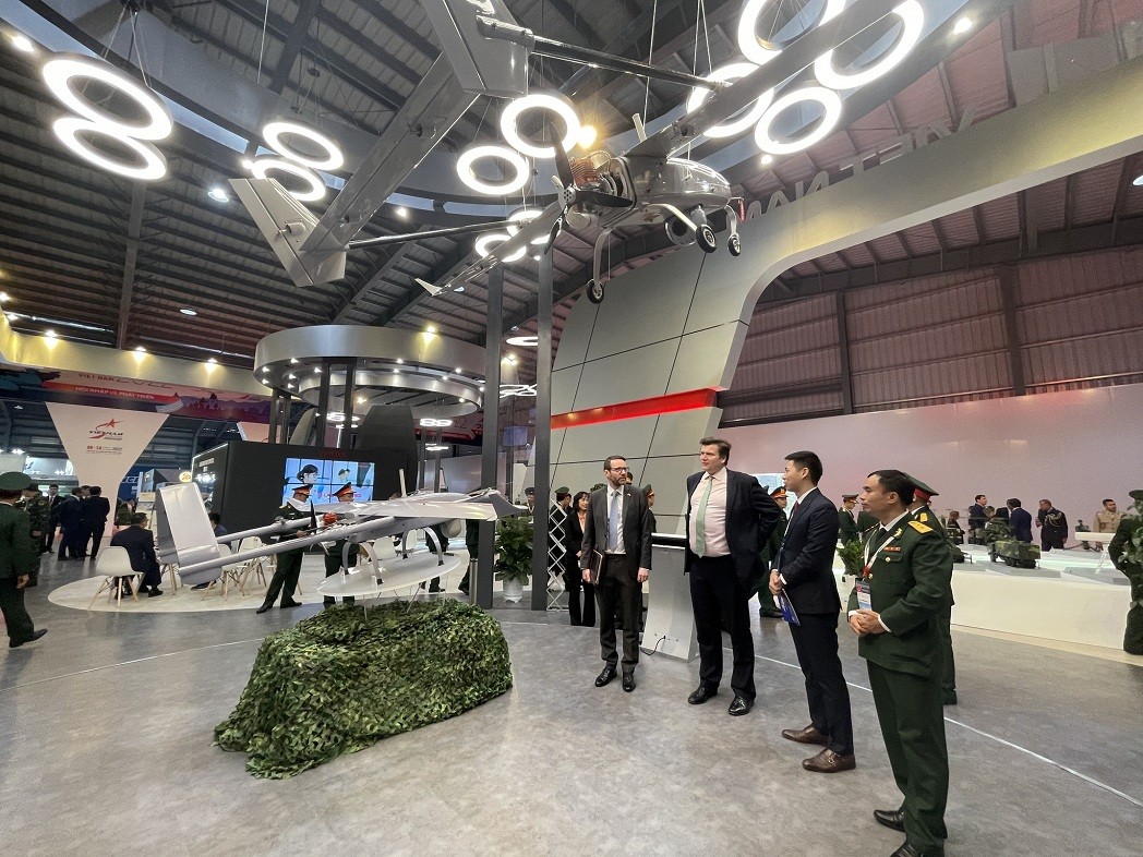 Vietnam's First International Defence Expo Underways in Hanoi