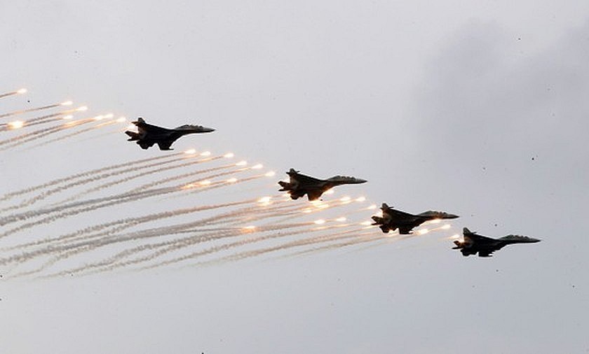 Impressive Performance of Vietnam Air Force with Su-30MK2 Fighters at Vietnam International Defense Expo 2022 Impressive Performance of Vietnam Air Force with Su-30MK2 Fighters at Vietnam International Defense Expo 2022