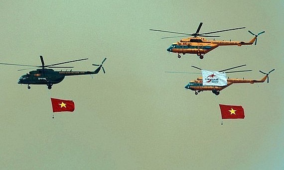 Impressive Performance of Vietnam Air Force with Su-30MK2 Fighters at Vietnam International Defense Expo 2022 Impressive Performance of Vietnam Air Force with Su-30MK2 Fighters at Vietnam International Defense Expo 2022