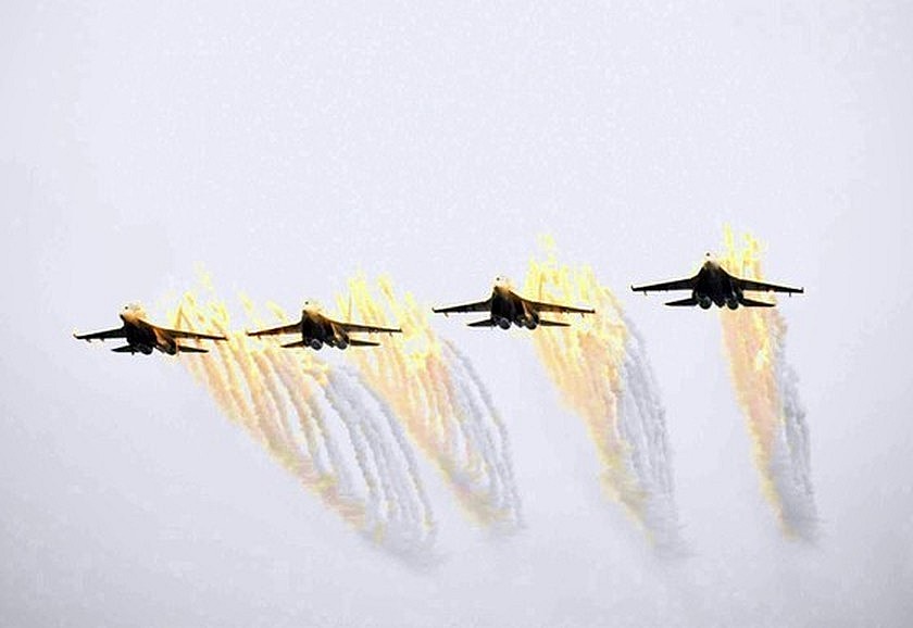 Impressive Performance of Vietnam Air Force with Su-30MK2 Fighters at Vietnam International Defense Expo 2022 Impressive Performance of Vietnam Air Force with Su-30MK2 Fighters at Vietnam International Defense Expo 2022