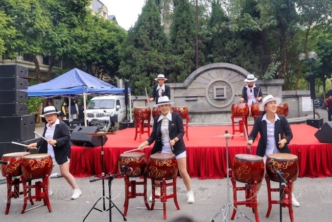 Thousands Enjoy Vietnam - Korea Friendship Street Festival in Hanoi