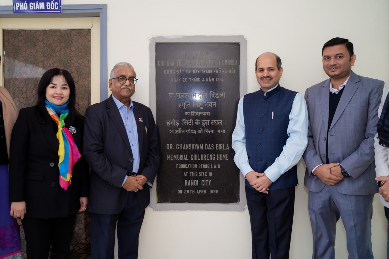Indian businesses Presents Computer Lab for Disadvantaged Children in Hanoi