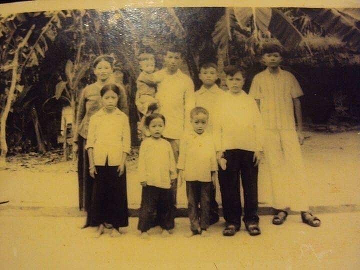 From a photo taken together in 1969, the Laotian adopted son found his Vietnamese adoptive parents' family who had taken care of him during the chaotic war years. Photo