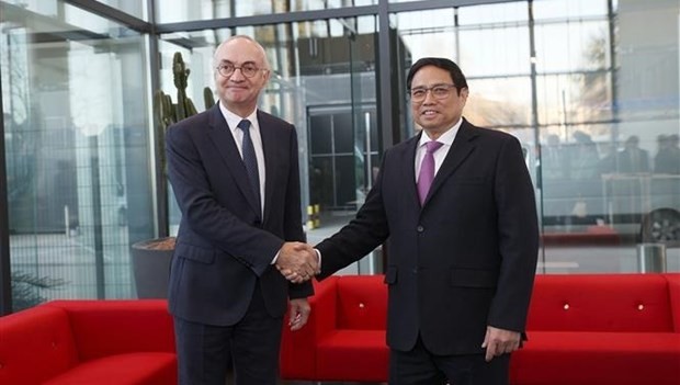 IMEC President and CEO Luc Van den hove receives Prime Minister Pham Minh Chinh on December 15. Photo: VNA