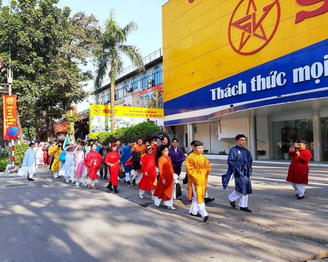 Ancient Costumes Strived to Regain Their Place in Modern Day