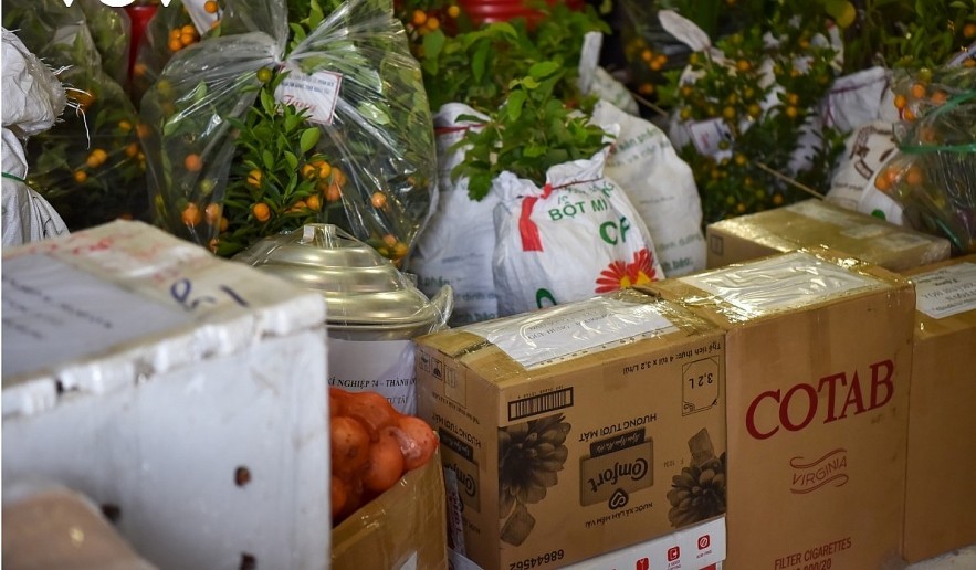 Truong Sa Soldiers and People Receive Gifts for New Year Tet