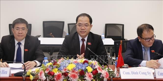 Vietnamese, Lao Young Parliamentarians Beef Up Cooperation