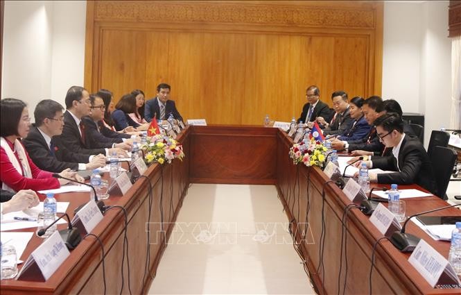 Vietnamese, Lao Young Parliamentarians Beef Up Cooperation